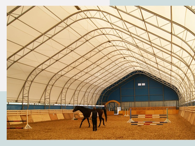 Строительство конных манежей в Курчатове